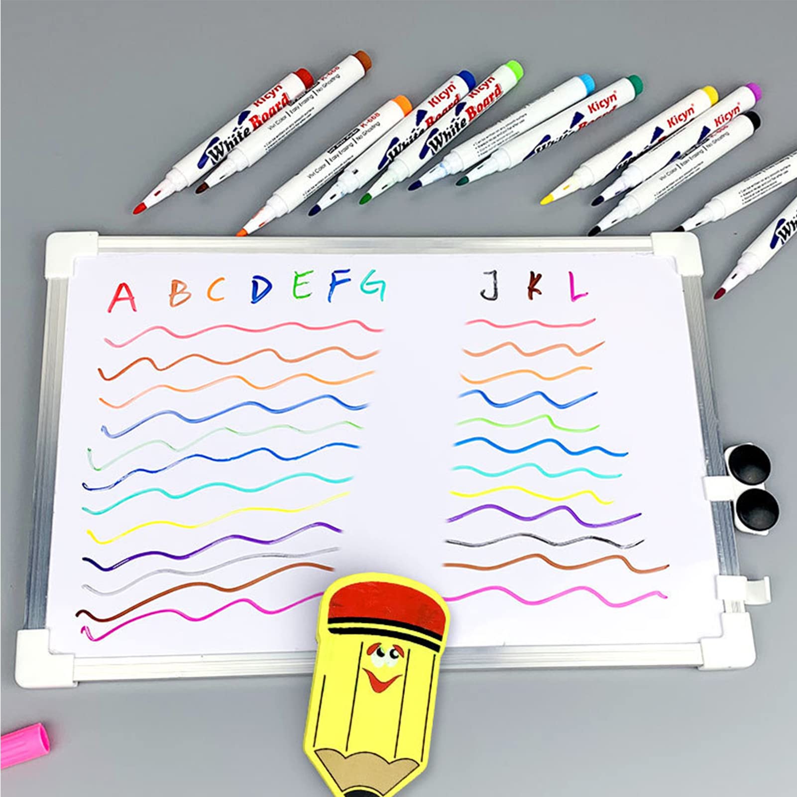 Magische Stifte zum Malen auf Wasser